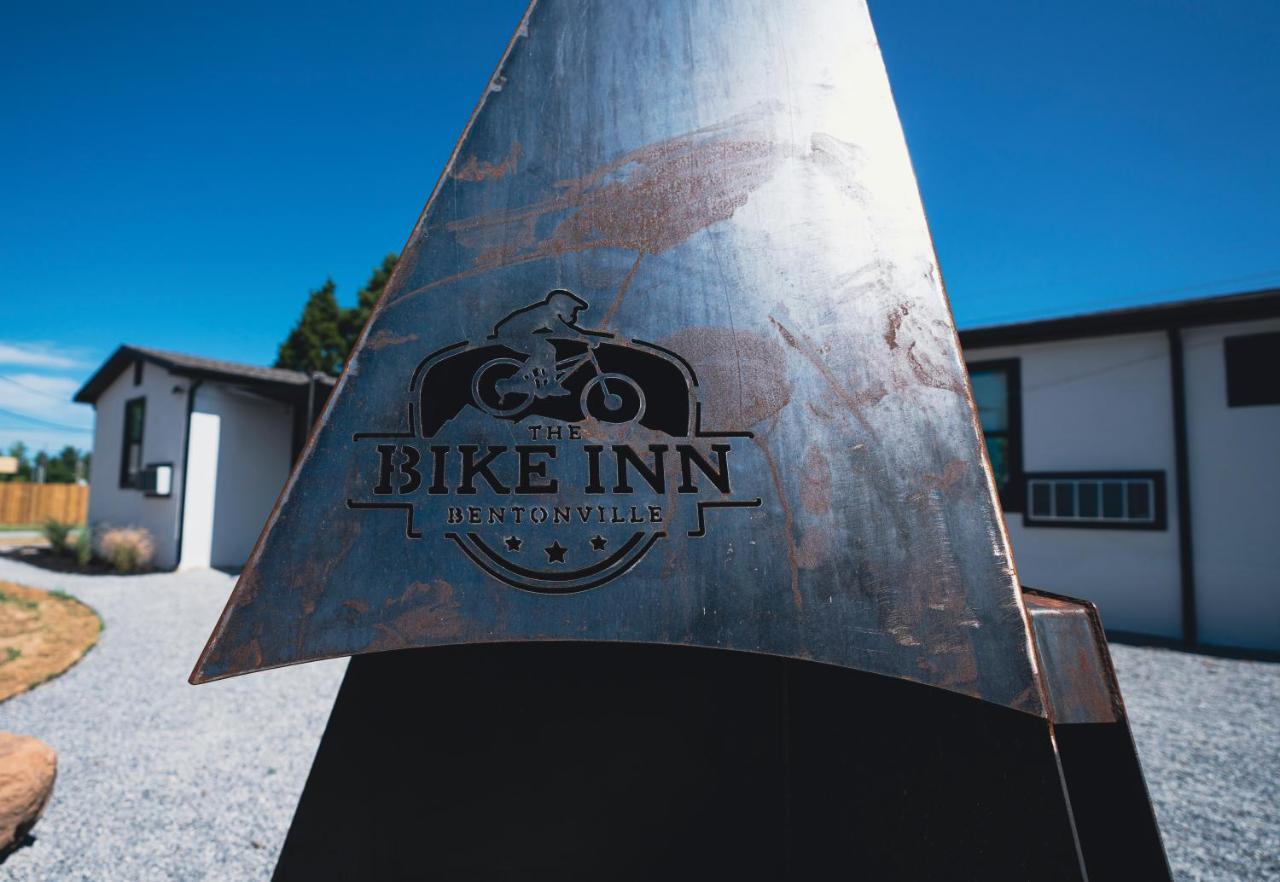 The Bike Inn Bentonville Exterior foto