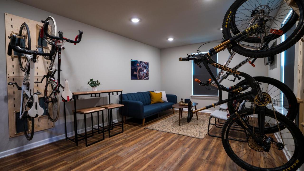 The Bike Inn Bentonville Exterior foto